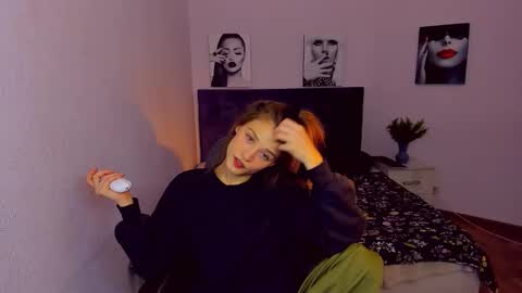 Mia online show from January 3, 10:29 pm