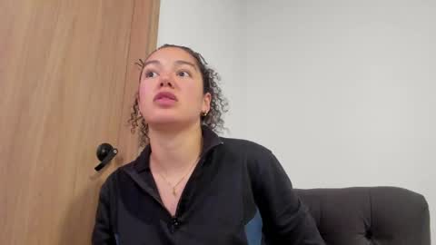 Mia Rouse online show from June 4, 6:45 pm