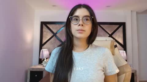 Mia online show from November 22, 7:16 pm