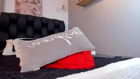 miavelvet1 online show from September 9, 1:33 pm