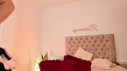 Miavenuss 1 online show from January 17, 7:43 pm