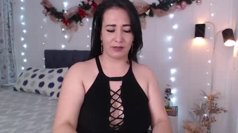 Mia Wilson online show from December 13, 2:10 am