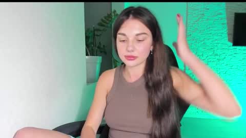 Michellee online show from October 3, 5:18 pm