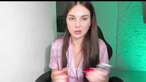 Michellee online show from October 17, 7:39 pm