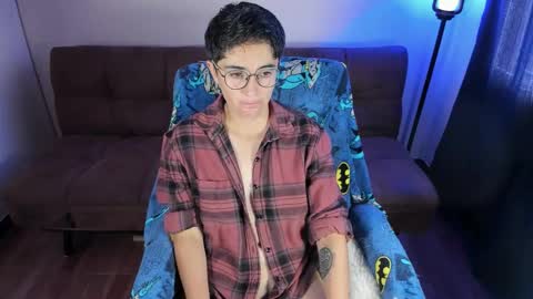 Blue online show from March 18, 3:39 pm