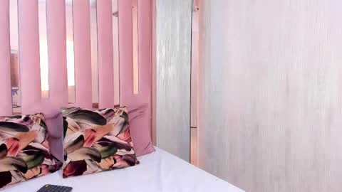 Mia  online show from December 1, 11:14 am