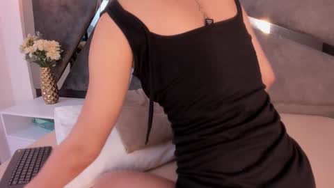 Mia  online show from October 18, 12:41 pm