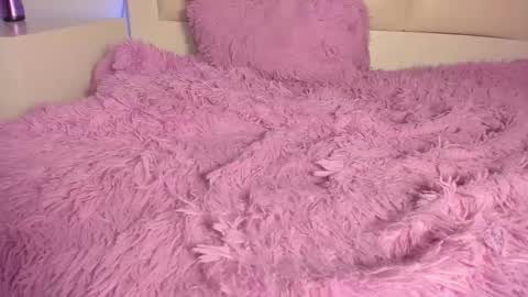 Mia online show from February 24, 5:44 pm