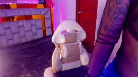 miiaboss online show from February 24, 12:15 pm