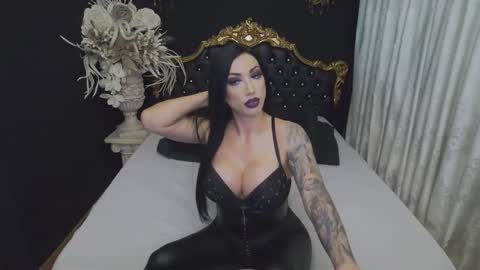 Mikaela online show from December 5, 7:30 am