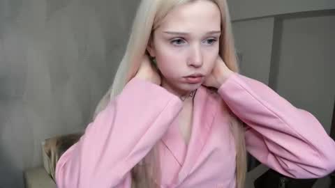 Angel girl online show from December 1, 9:06 pm