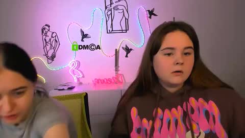 miki_ti online show from December 18, 6:07 am