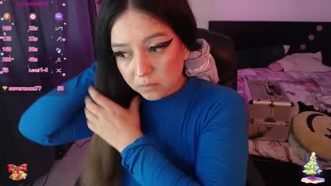 mila_phoenix online show from December 17, 8:35 pm