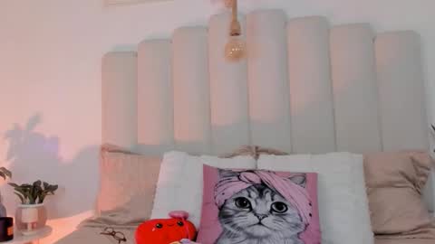 mila_stark333 online show from March 9, 4:59 am