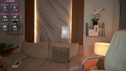 milacrave online show from October 14, 11:46 am