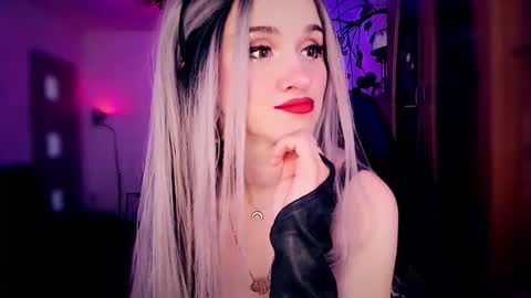 MiladyJolie online show from September 16, 7:49 am