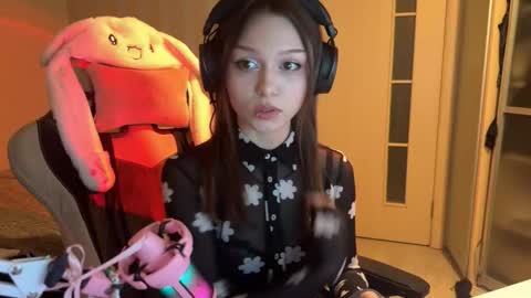 milamiuu online show from January 11, 11:59 am