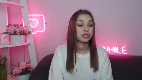 milanaangelas online show from January 19, 5:37 am