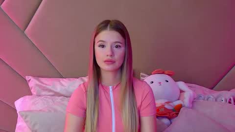 MilanaBalmain online show from March 3, 4:32 am