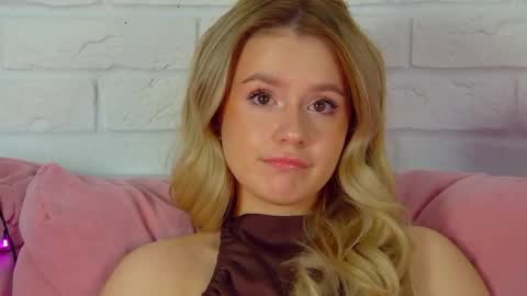 MilanaBalmain online show from March 31, 4:45 am