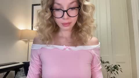 Mila online show from October 21, 4:11 pm