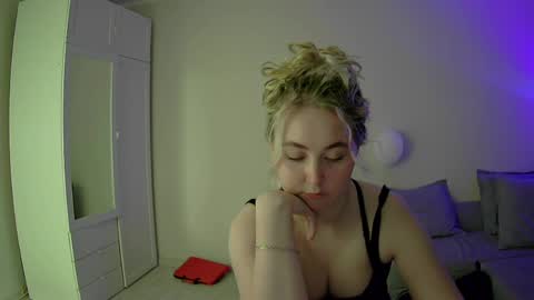 Milena new nonude shy blonde natural online show from May 22, 8:29 pm