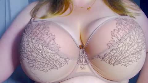 Milensxx online show from October 3, 10:59 pm