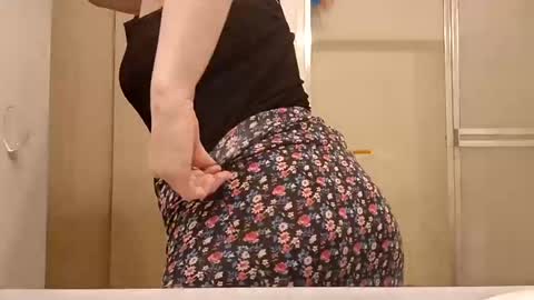 milkymomasquirtsalot online show from June 26, 4:58 am