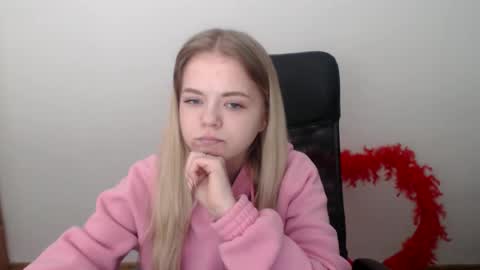 millaloveli online show from February 18, 8:35 am