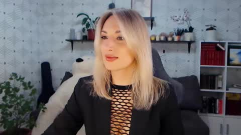 MillaXQueen online show from March 24, 11:59 am