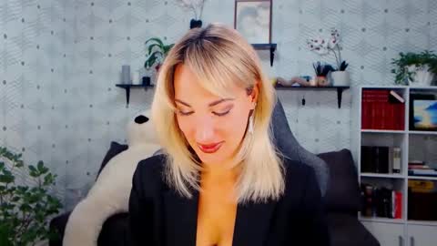 MillaXQueen online show from September 27, 1:51 pm