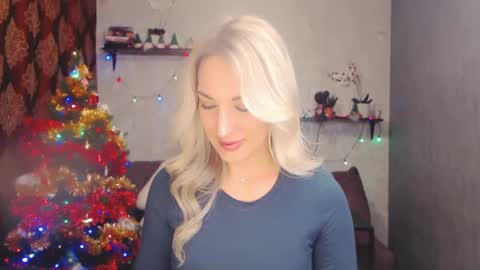 MillaXQueen online show from December 14, 3:25 pm