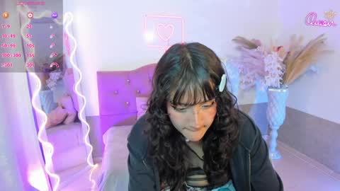mily_tay online show from April 10, 11:49 am