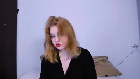 hi Im Mina  online show from September 20, 11:30 am