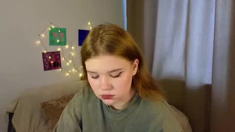 hi Im Mina  online show from March 20, 4:50 am