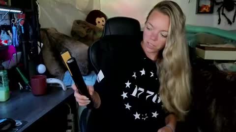 Mindy Mars online show from October 8, 2:54 pm