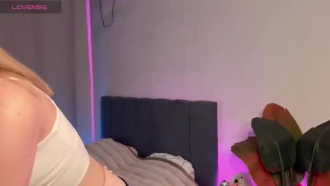 Cleo online show from September 18, 4:27 pm