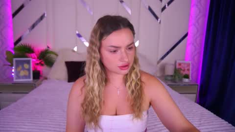 minifox_ online show from September 22, 6:34 am