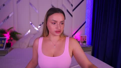 minifox_ online show from October 14, 7:22 am