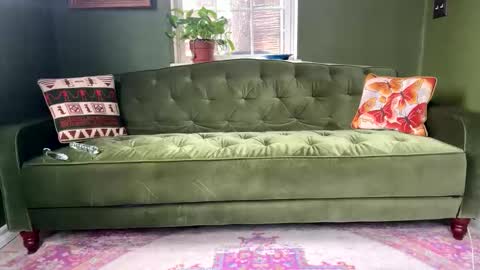 minimaggie online show from April 21, 6:26 pm