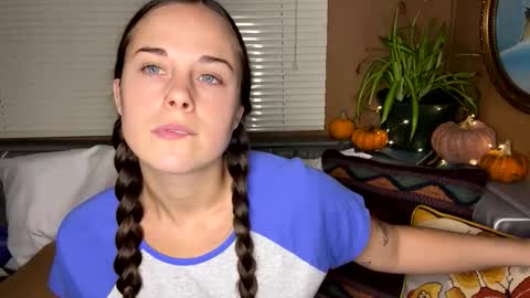 minimaggie online show from October 18, 1:08 am