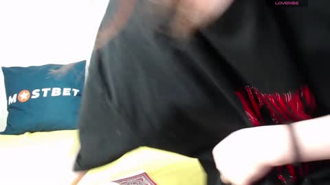 mira_one_ online show from December 28, 9:52 am