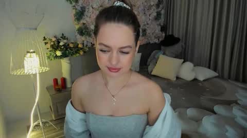 Emma online show from November 14, 7:25 pm