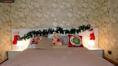 mishapallmer online show from December 21, 5:28 pm