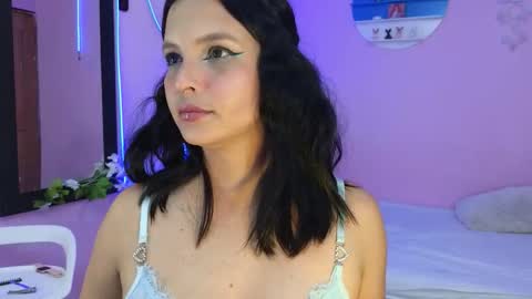 misofialeal online show from September 8, 7:13 pm