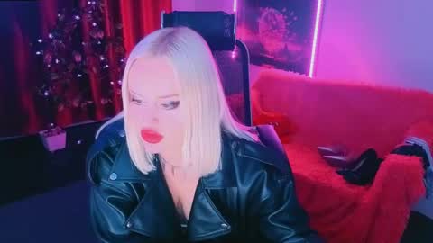miss_alice_silver online show from June 4, 6:56 pm