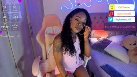 Tay Tay Independent Model   online show from October 10, 7:13 am