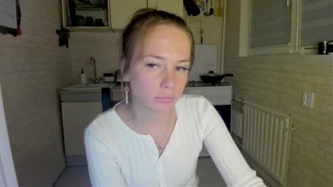 miss_you20 online show from October 23, 9:10 pm