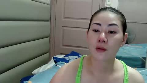 HOT MOMMY ZEPHYR online show from March 10, 11:25 am