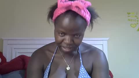 misscandy352_ online show from April 13, 9:54 am